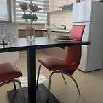 Cozy 1-Bedroom Flat, Beachside